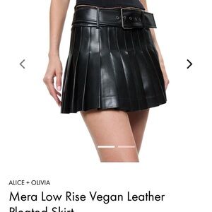 NWT Alice + Olivia Mera Black pleated Vegan Leather Mini Skirt with belt